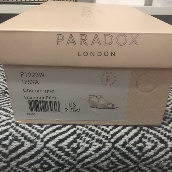 Paradox London Tessa champagne shimmer print, new in box, 9.5W $75 - Picture 9 of 9